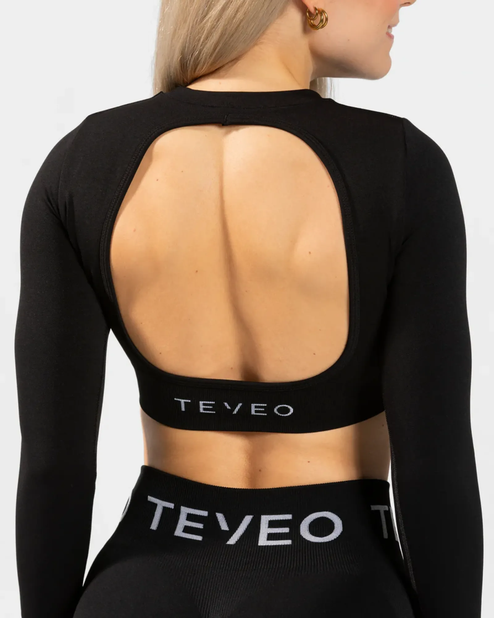 TEVEO Everyday Cut Out Longsleeve " ">Frau Longsleeves