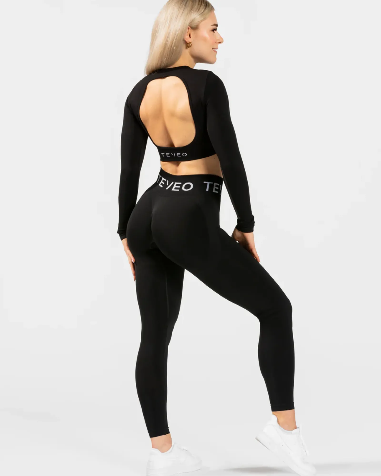 TEVEO Everyday Cut Out Longsleeve " ">Frau Longsleeves