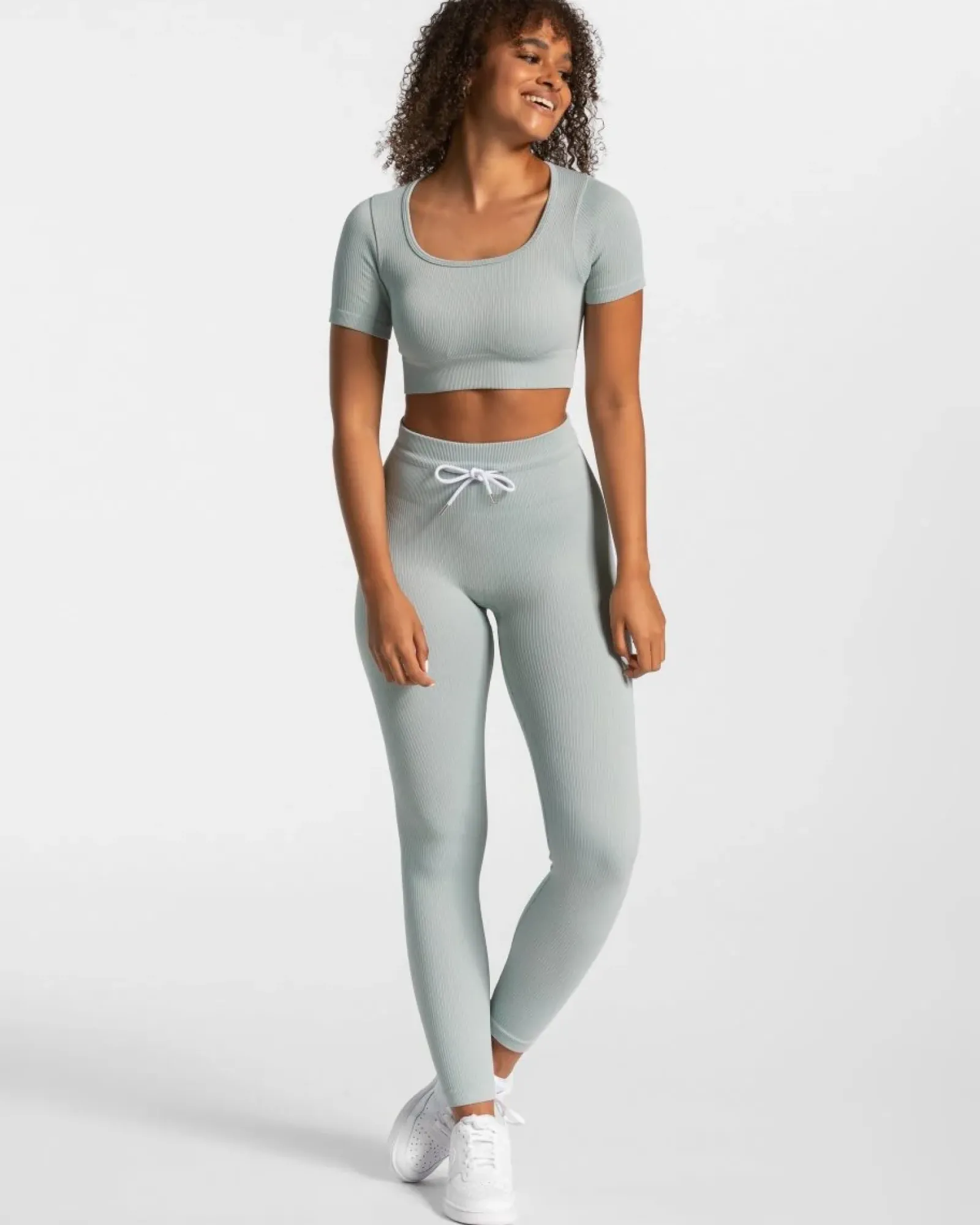 TEVEO Ribbed Crop Top " ">Frau Tops