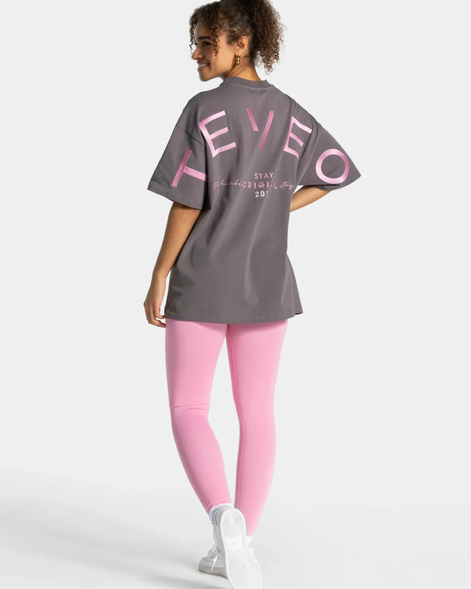 TEVEO Signature Oversized T-Shirt " ">Frau T-Shirts