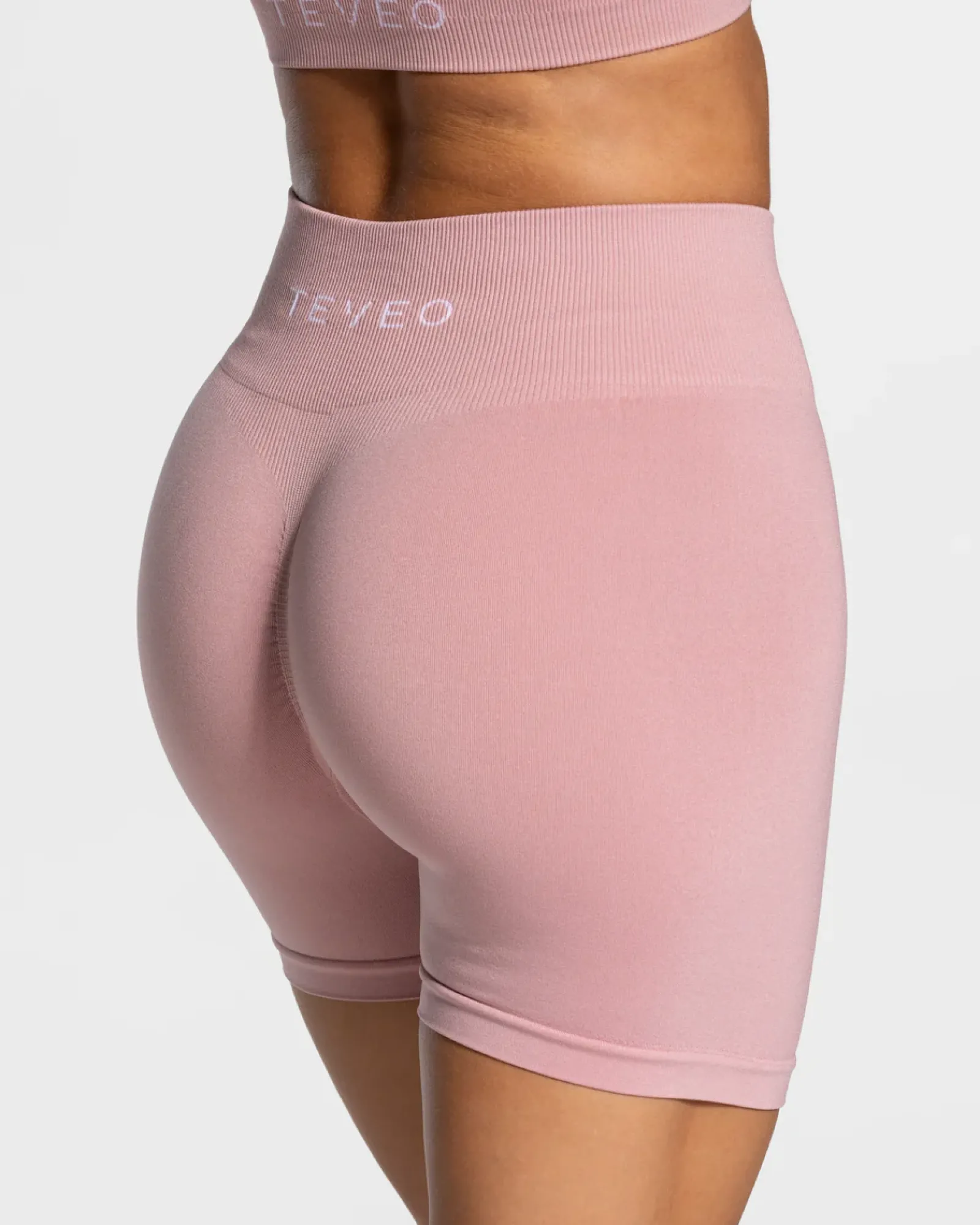 TEVEO Timeless Scrunch Short " ">Frau Shorts