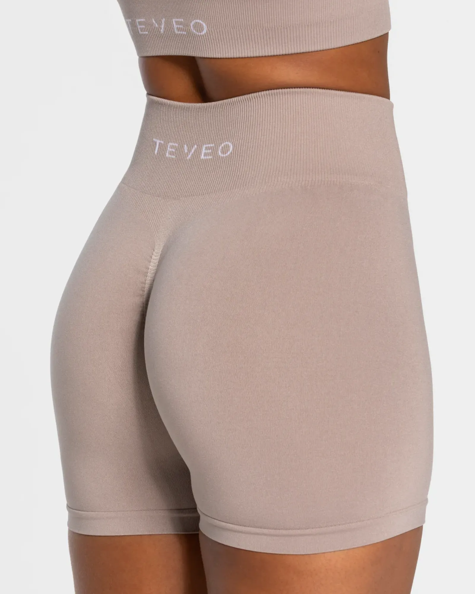 TEVEO Timeless Scrunch Short " ">Frau Shorts