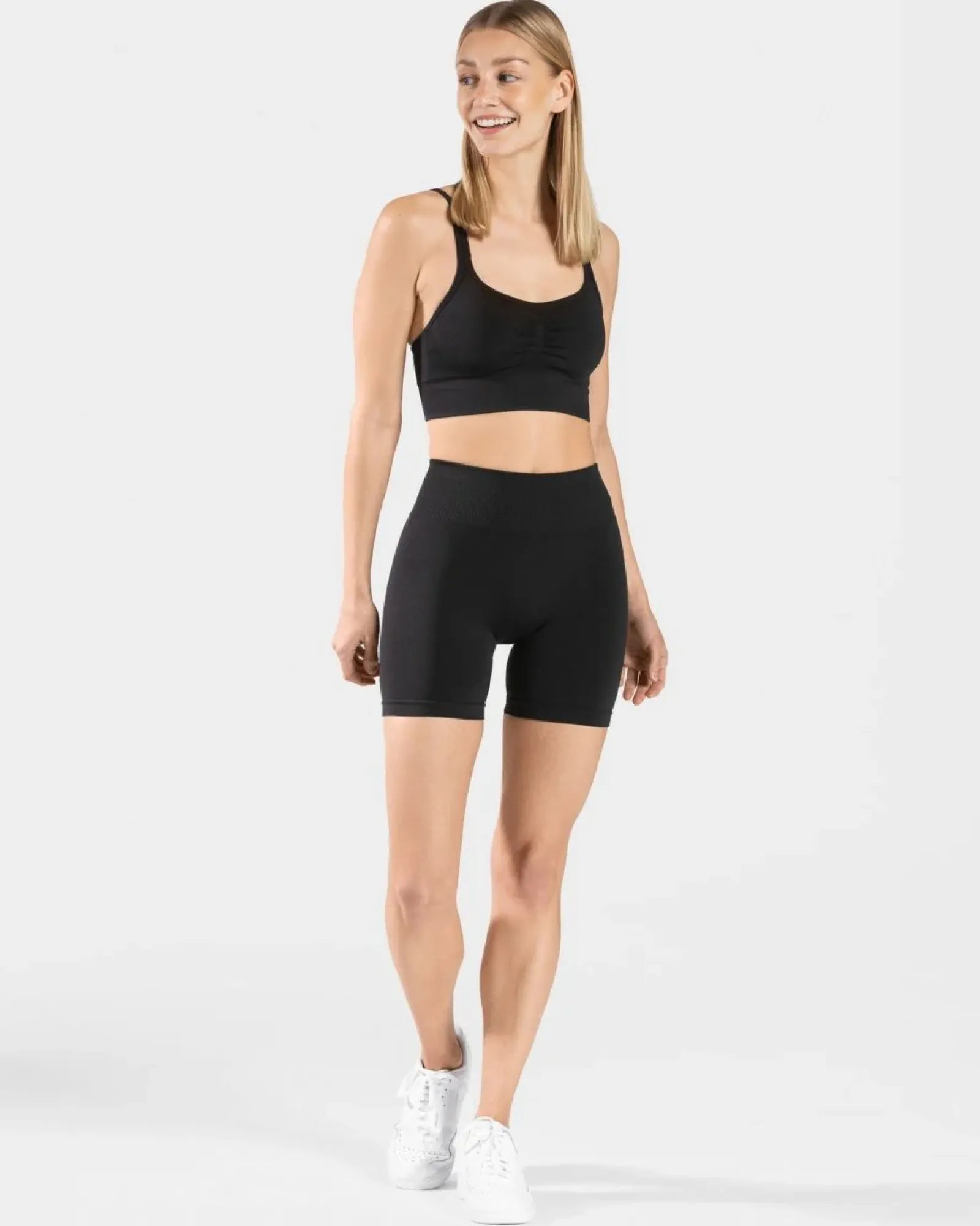 TEVEO Timeless Scrunch Short " ">Frau Shorts